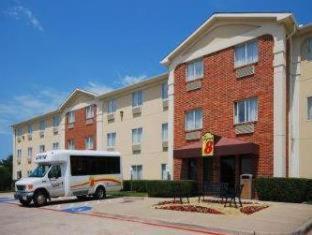 Super 8 By Wyndham Grapevine/Dfw Airport Northwest Hotel Room photo