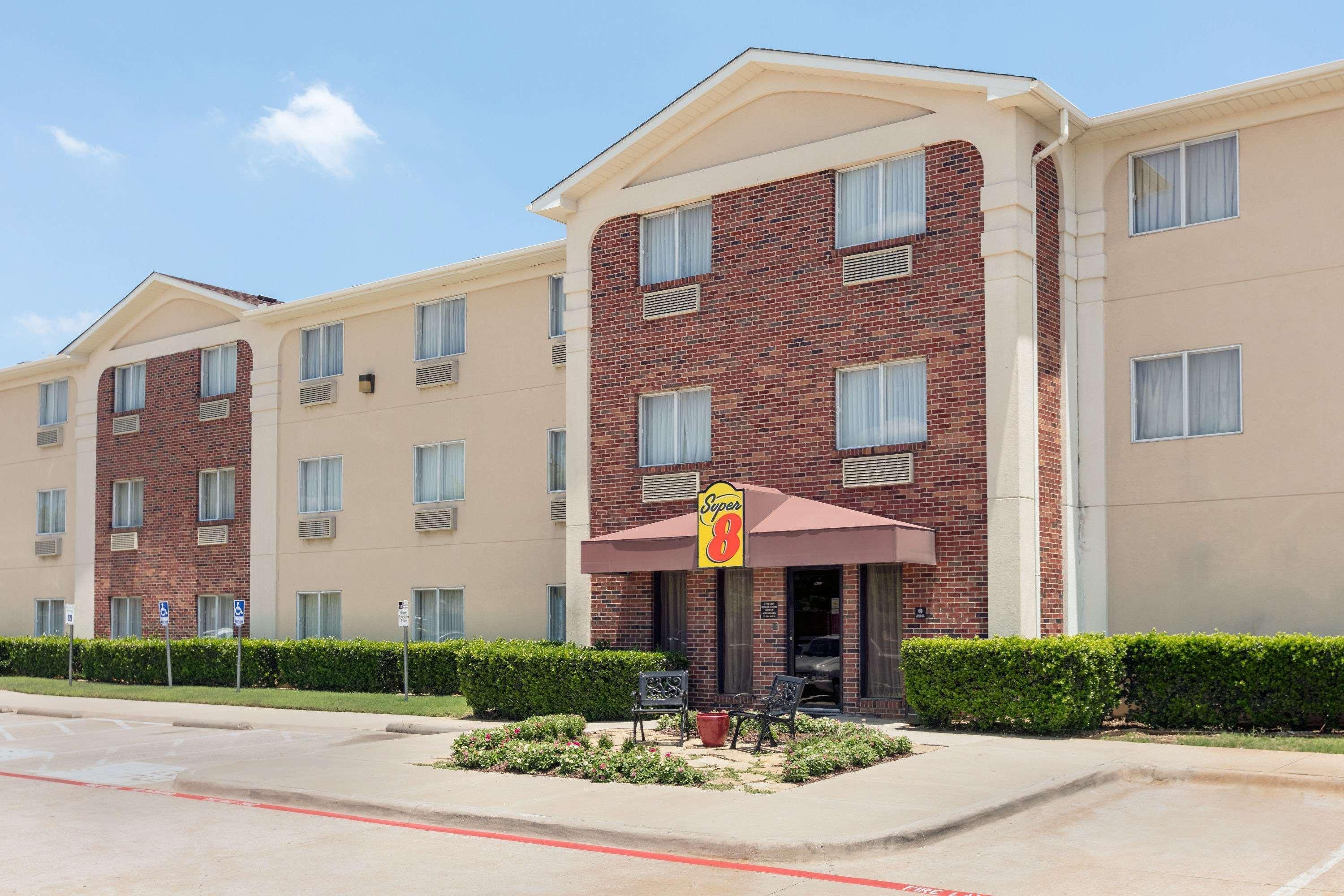 Super 8 By Wyndham Grapevine/Dfw Airport Northwest Hotel Exterior photo